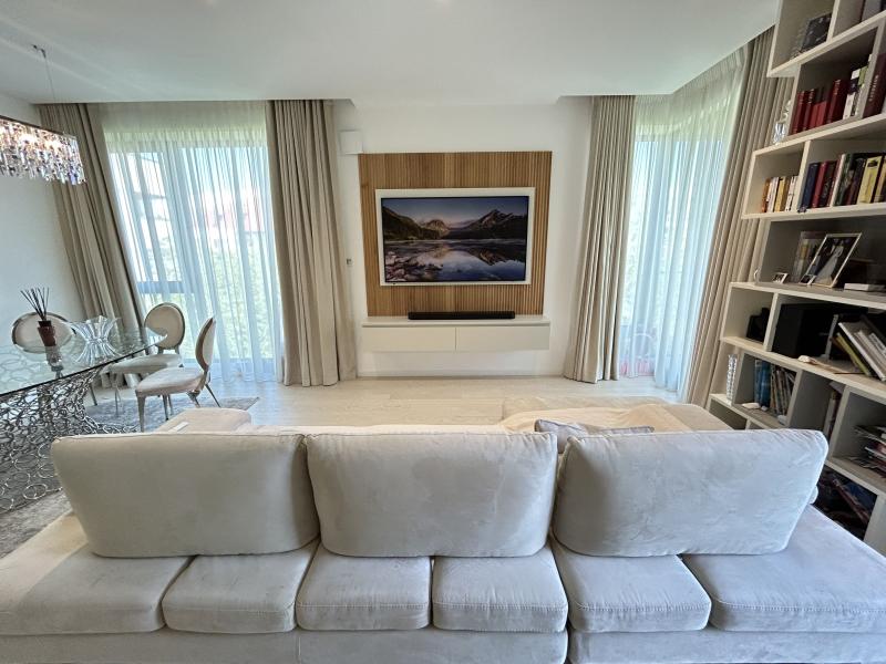 m_065c5bd2ae0d41f88879e44c2df2d017