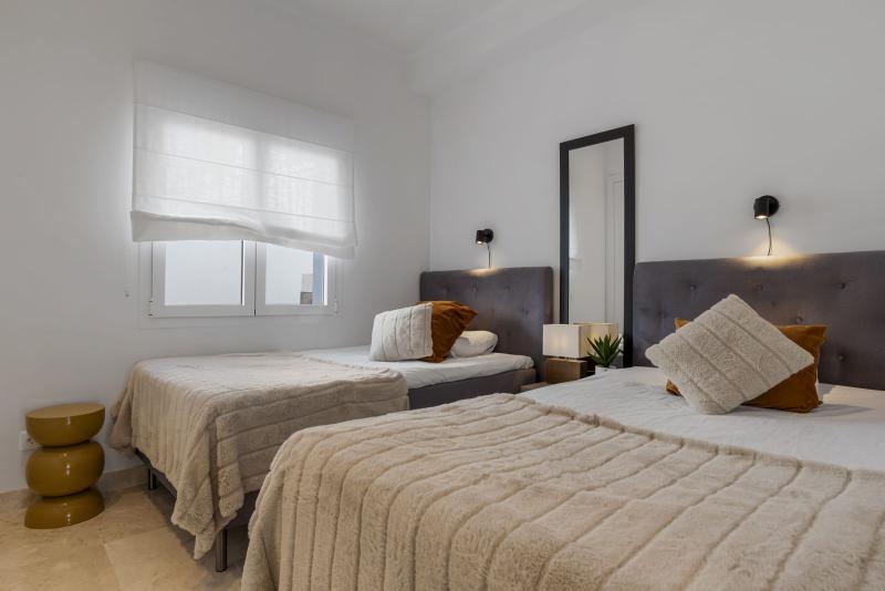 m_resales_16
