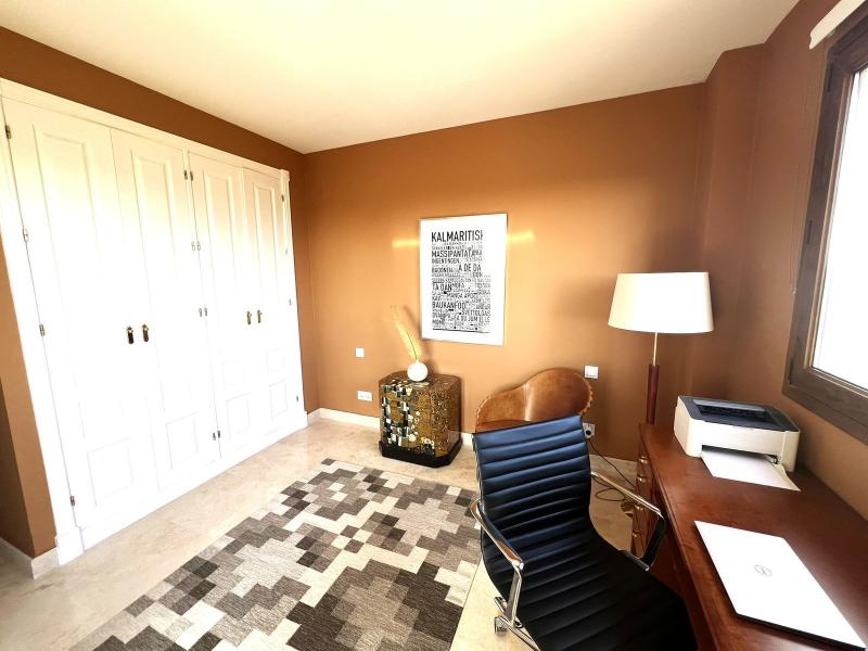 m_resales_16