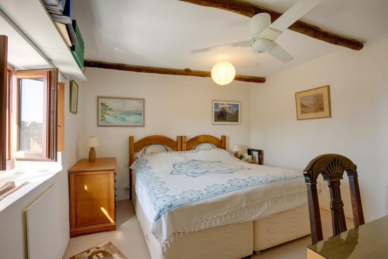 m_resales_12