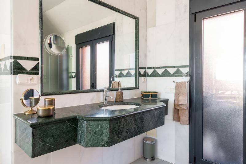 m_resales_10