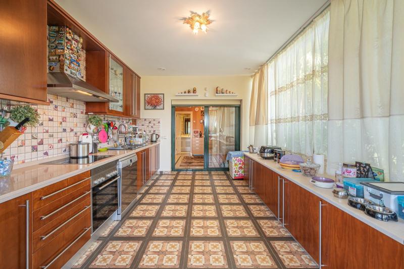 m_resales_10