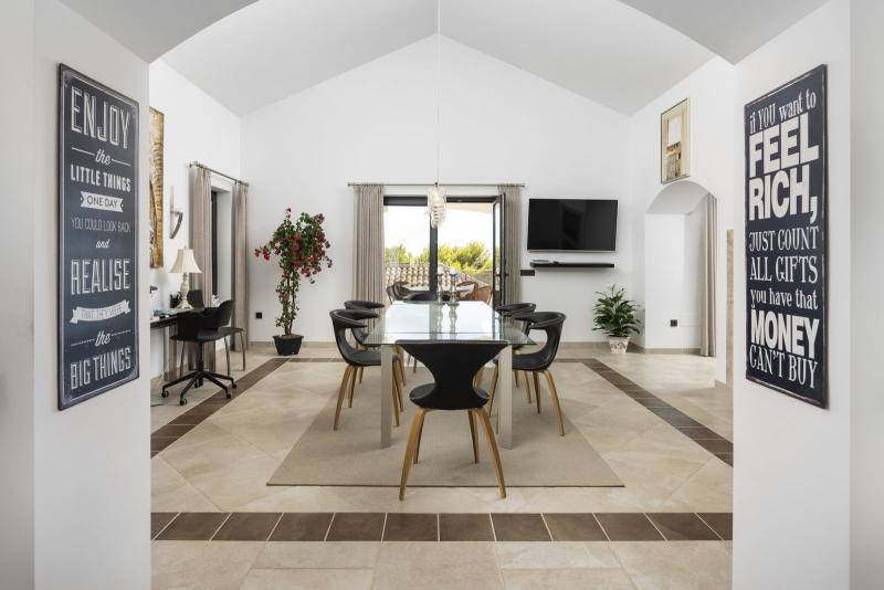 m_resales_8