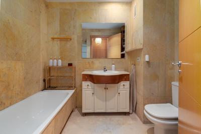 m_resales_18