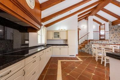 m_resales_10