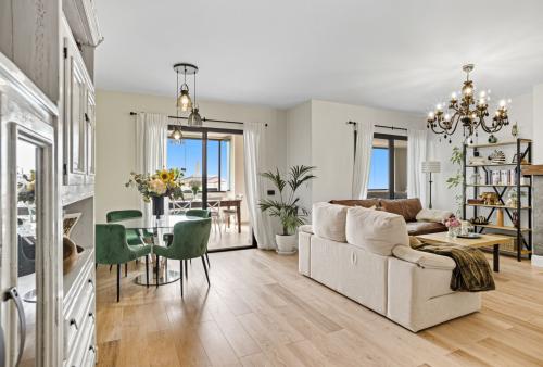 tn_e6e8e660a6b147814b9c9808886caf5c