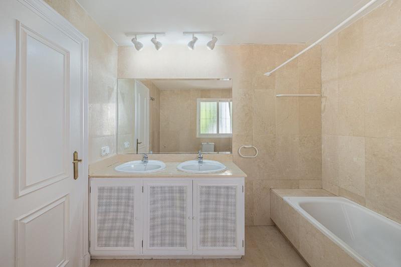 m_6c6afd973cd5fc773c4f7cd2a3c8da10