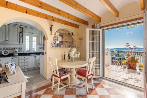 tn_9840b17d05fd46353584f658d58bcac2