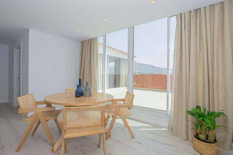 m_2372154cf07ef9da061f33c368b4126e