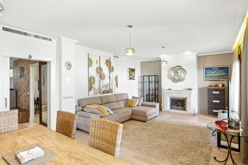 m_e86387436022003dc360f3b4ad3e7c5f