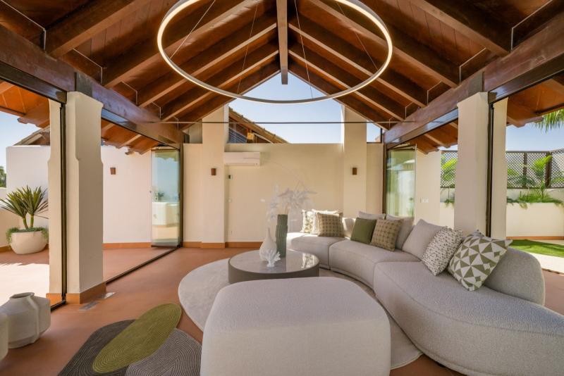 m_09369e2c5feb4c374fd9afbb2a72da75