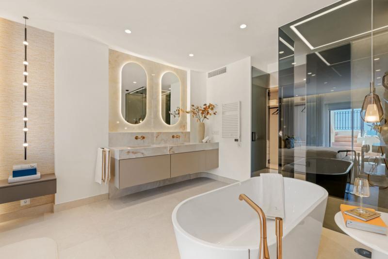 m_cbb1477980ac849841225ee54f143207