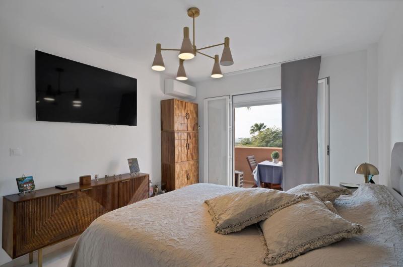 m_resales_12